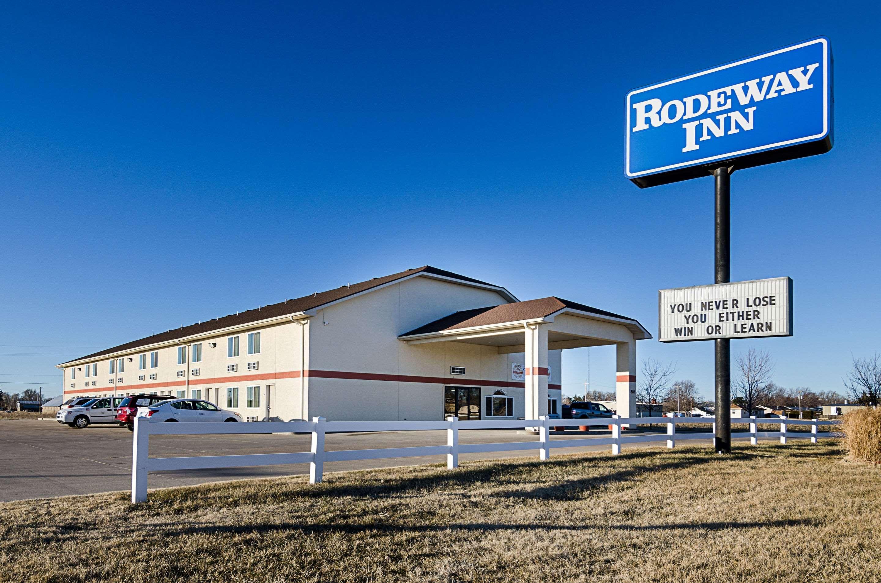 Rodeway Inn Larned Luaran gambar